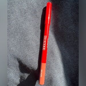 One size OUTTA line lip filler pencil 💋